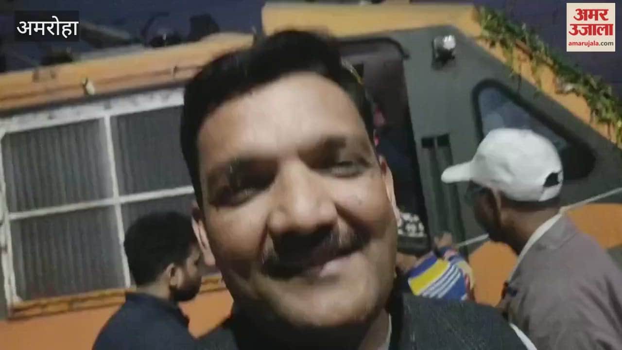 businessman was overjoyed when the Howrah-Anand Vihar Express train stopped