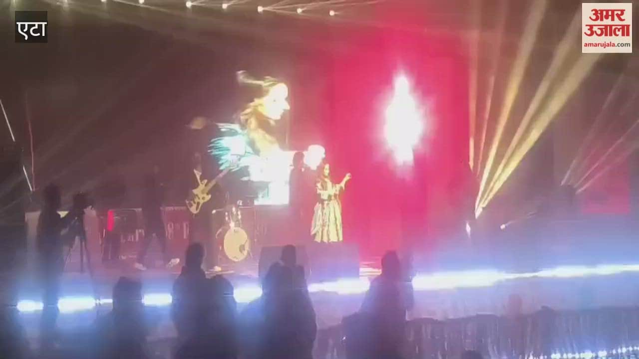 Haryanvi singer Ruchika Jangid performed at Etah festival