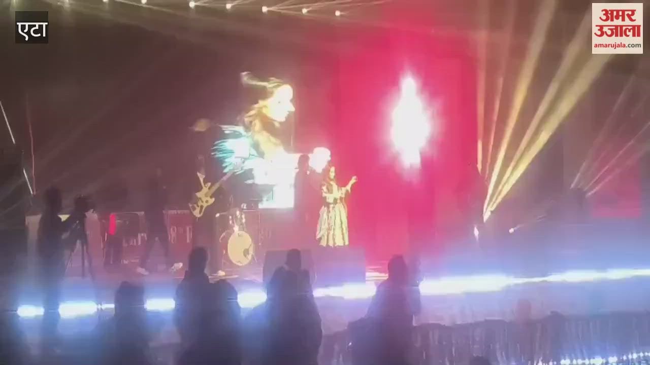 Haryanvi singer Ruchika Jangid performed at Etah festival