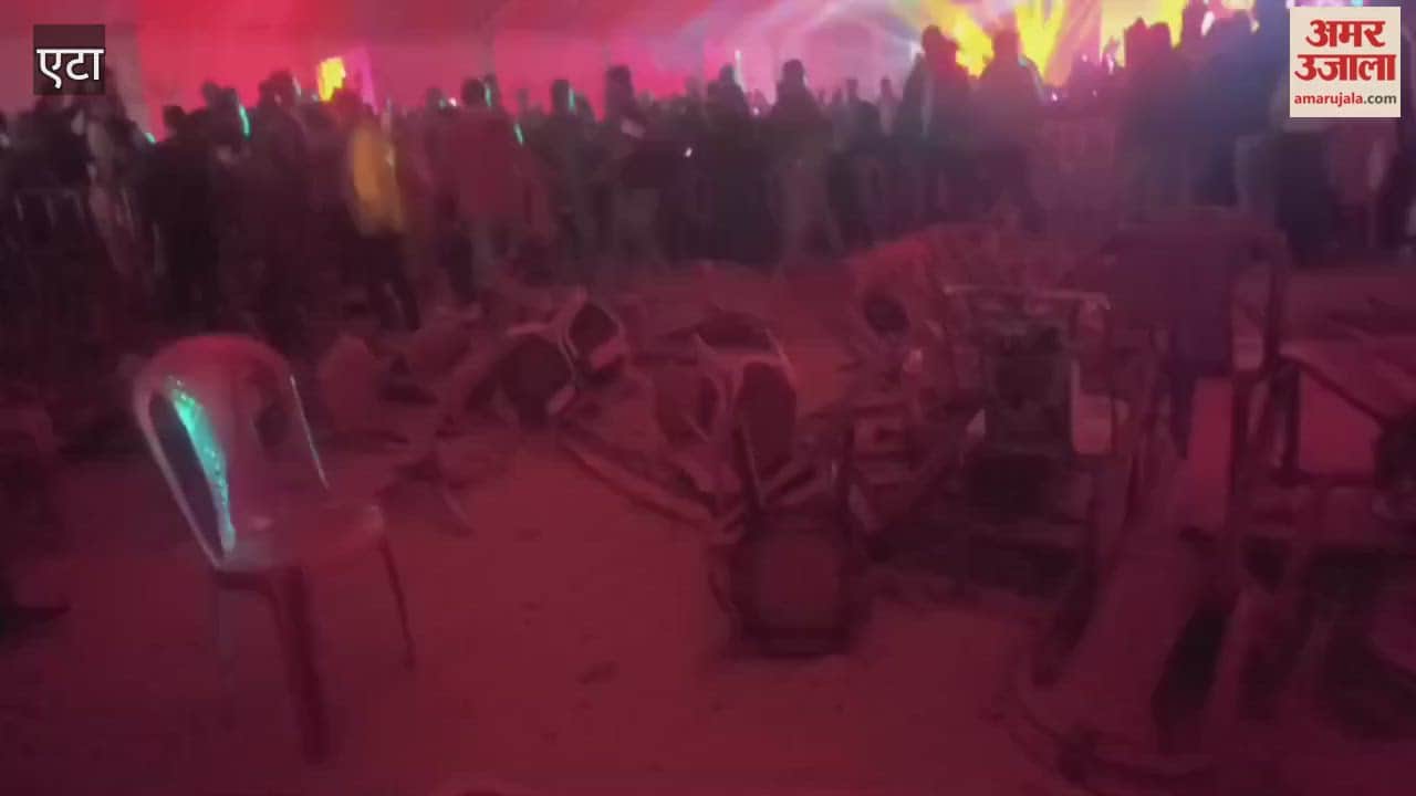 rucks in haryanvi singer ruchika jangid program in etah festival