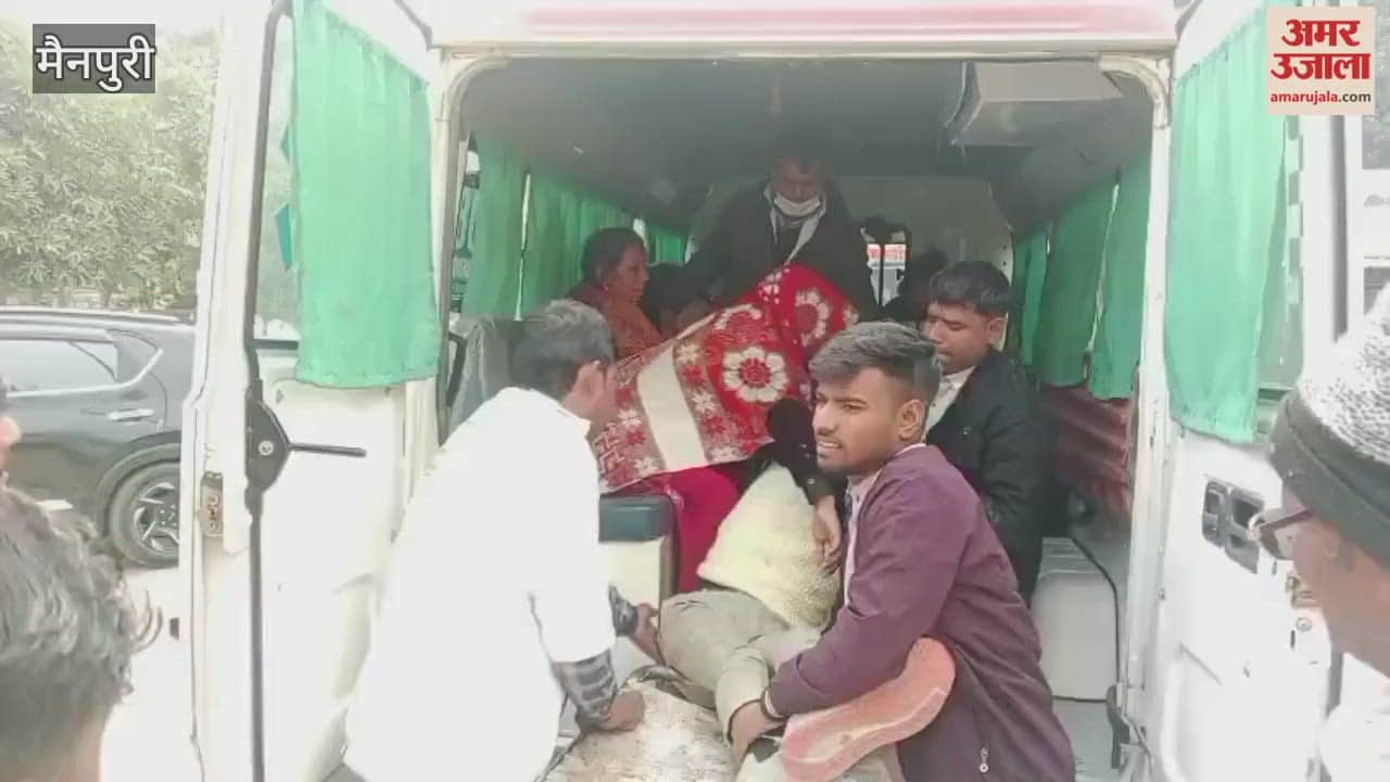 Eco Car Overturns After Tyre Burst in Mainpuri, Six Including Woman Injured