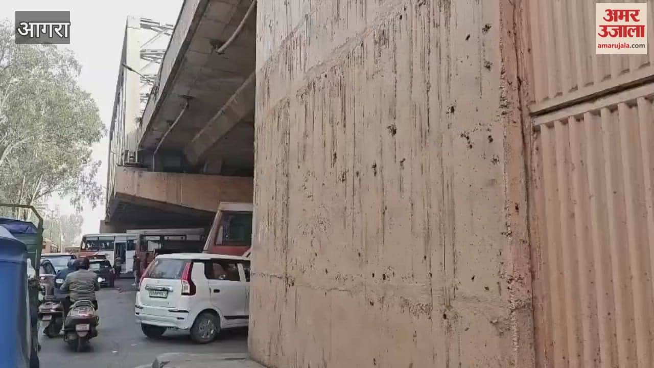 Illegal Bus Stands Continue on Agra Highways Traffic Chaos Persists