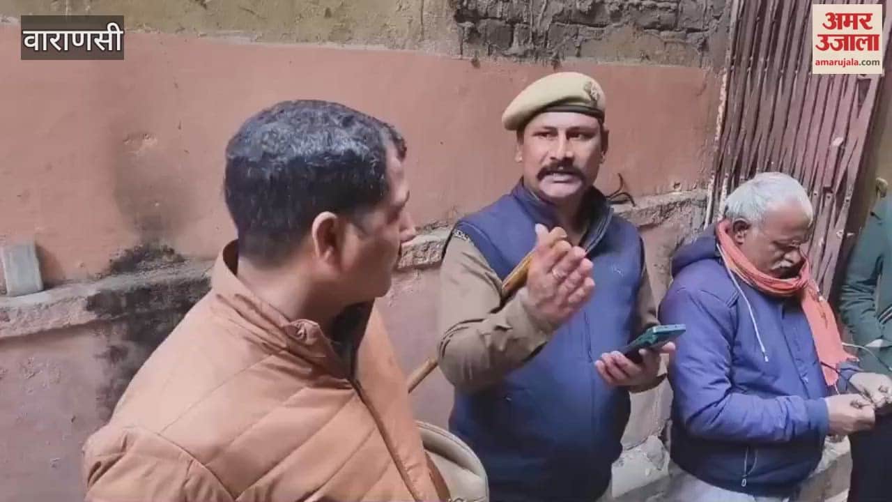 Body found in a locked room, police arrived in varanasi
