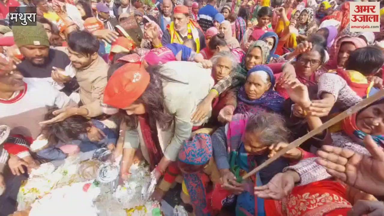 scramble for cake at birthday celebration of Samajwadi Party city president