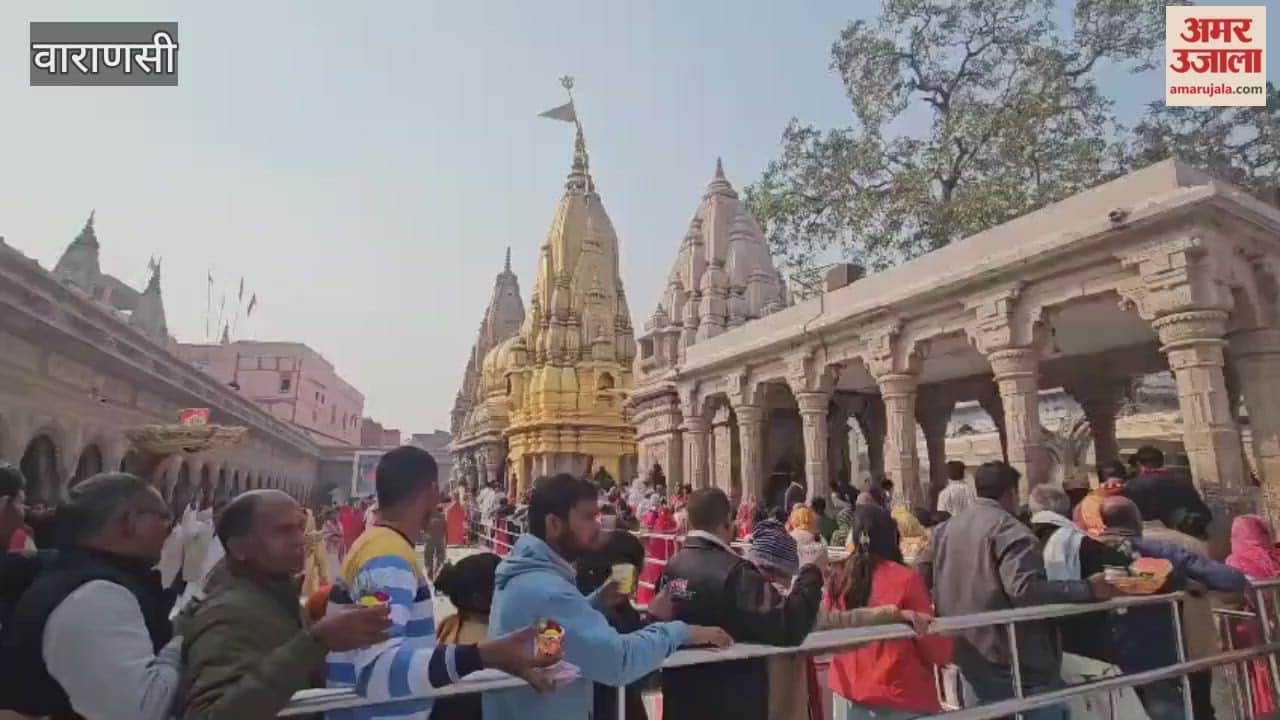 Darshan and worship took place at Kashi Vishwanath Temple using zigzag system