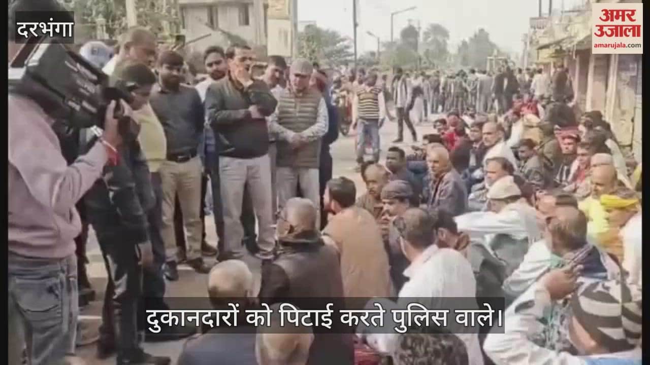 Police lathicharged shopkeepers, Municipal Commissioner demolished four shops on court orders