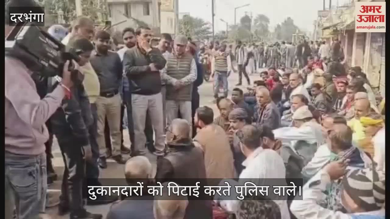 Police lathicharged shopkeepers, Municipal Commissioner demolished four shops on court orders