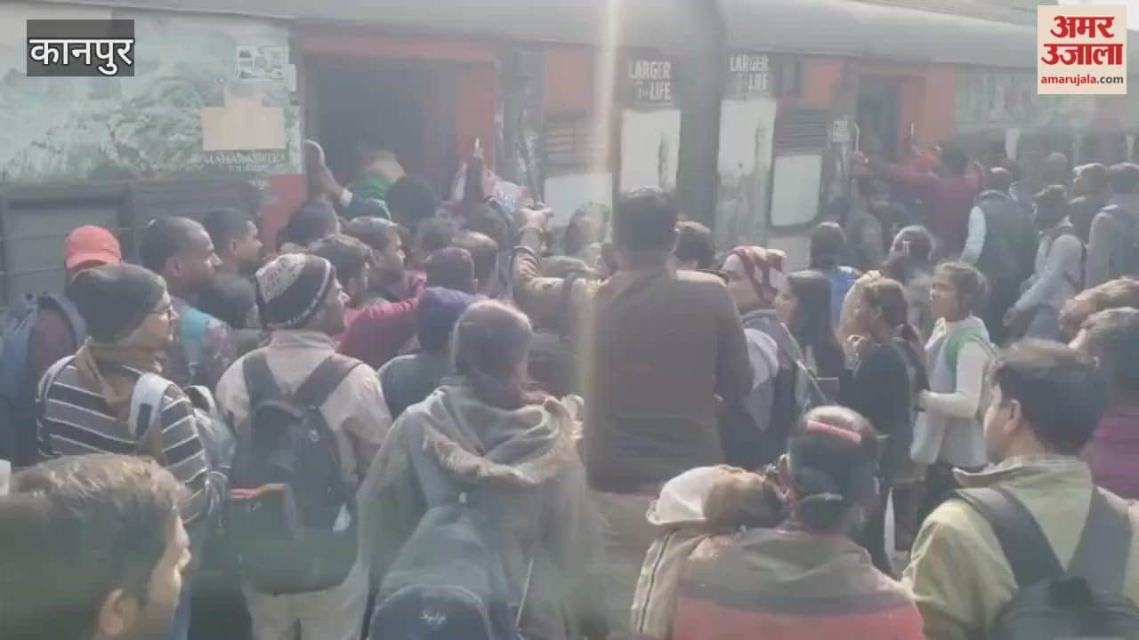 Huge Crowd at Central Station After Assistant Teacher Trained Graduate Recruitment Examination