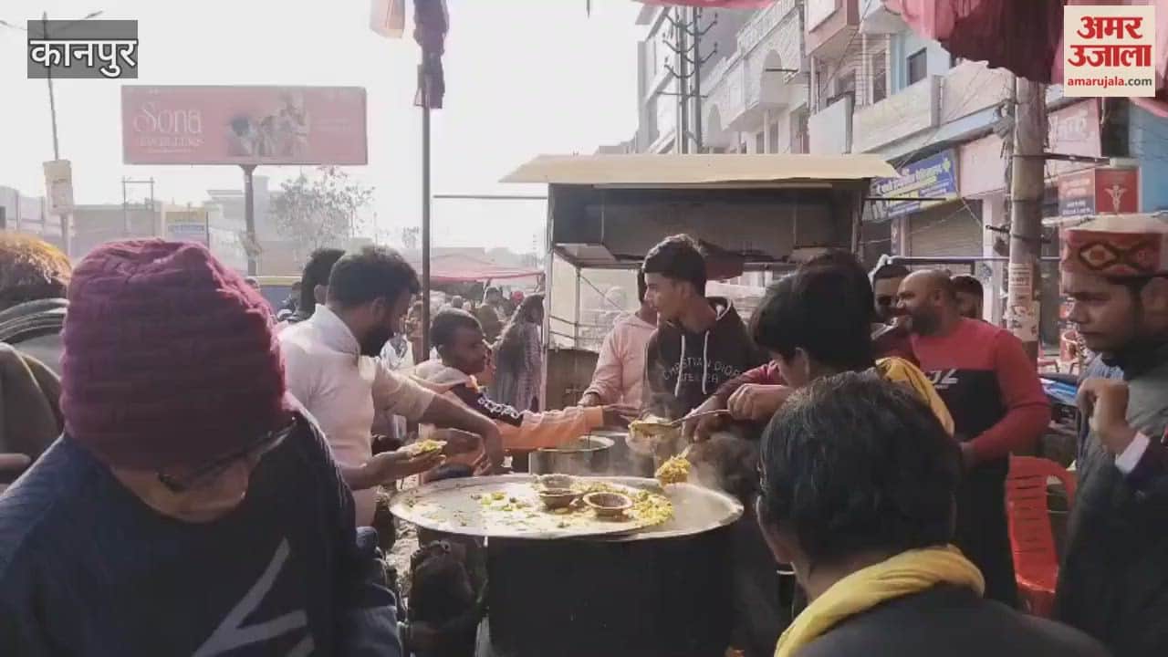 Tehri distributed to passersby on the main road