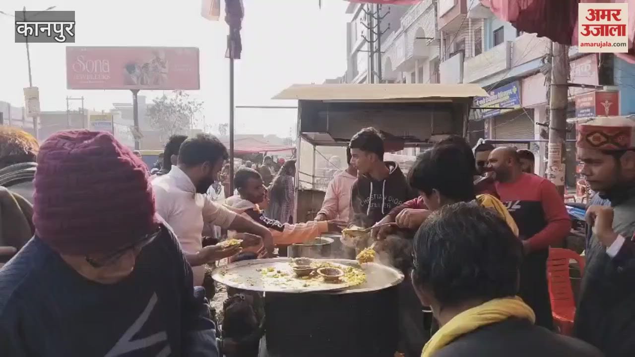 Tehri distributed to passersby on the main road