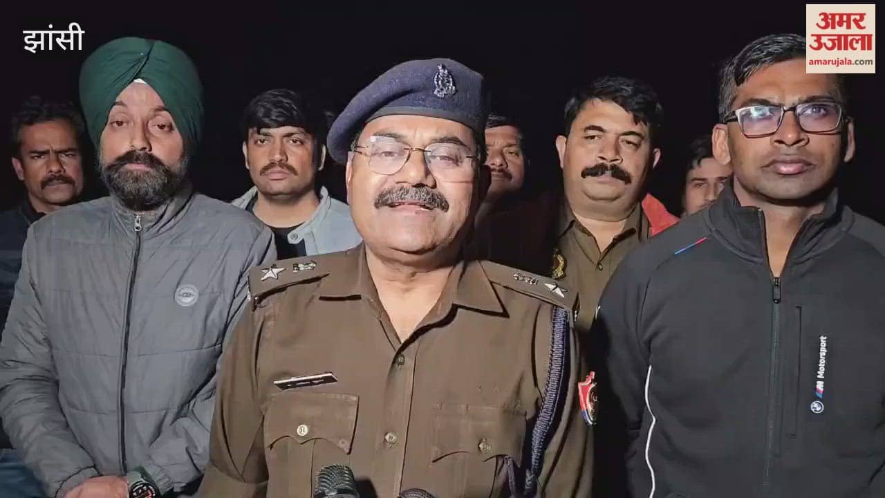 Jhansi: Two more accused absconding in the robbery case of a gutkha dealer's accountant were arrested in an encounter, SP Rural gives information.