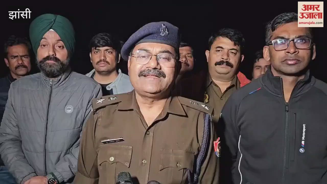 Jhansi: Two more accused absconding in the robbery case of a gutkha dealer's accountant were arrested in an encounter, SP Rural gives information.