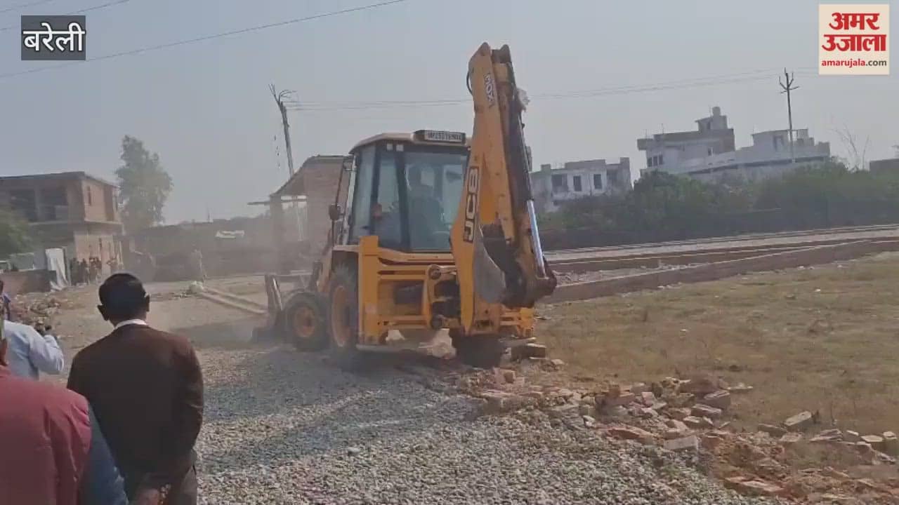 bulldozer demolished the illegal colony in Bareilly