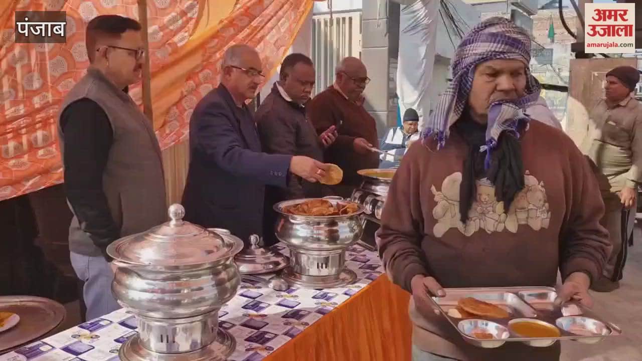 Munish Singla Rocky, head of the business wing of the Vishwa Hindu Sangh, organized a monthly community meal.