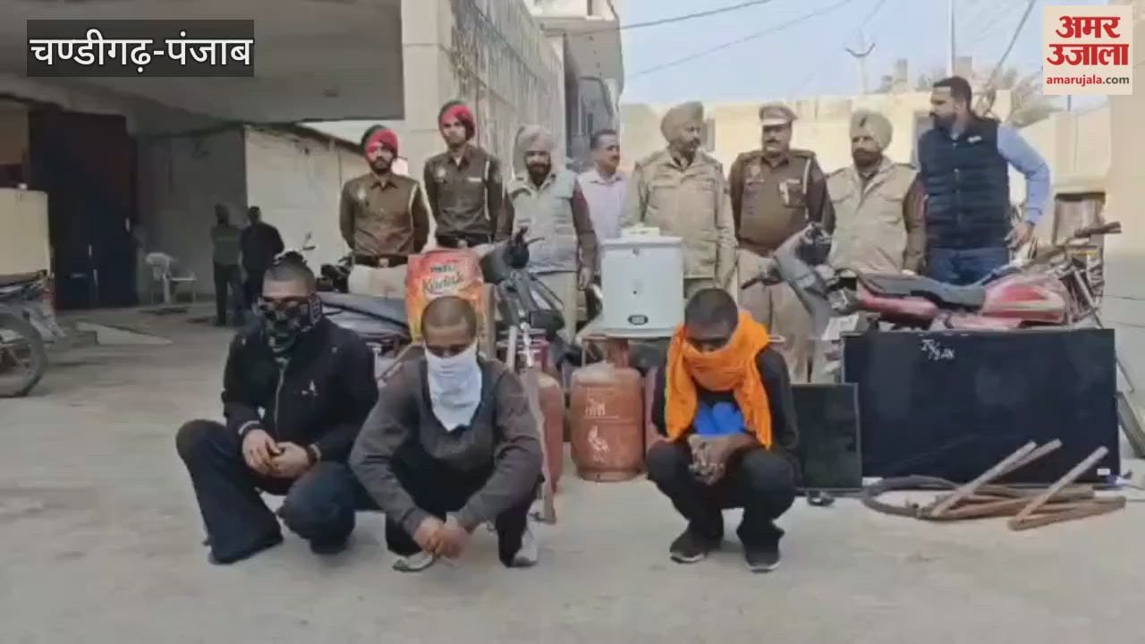 Police arrested three thieves and recovered a large quantity of stolen goods