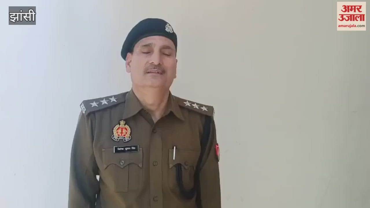 Jhansi: Mauranipur police caught three notorious thieves in an encounter.