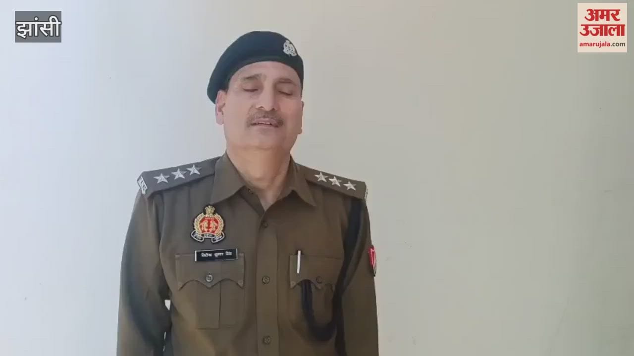 Jhansi: Mauranipur police caught three notorious thieves in an encounter.