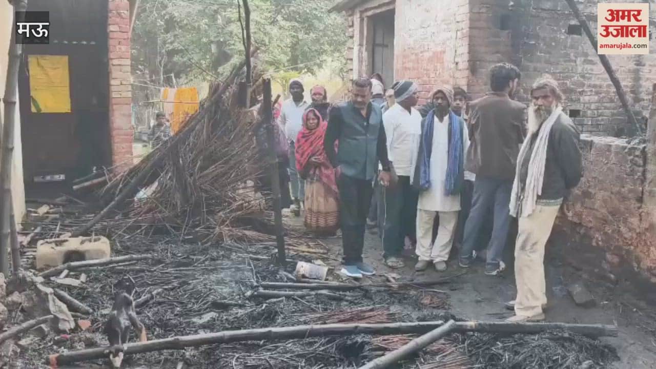 Fire breaks out in a residential hut due to unknown reasons in mau