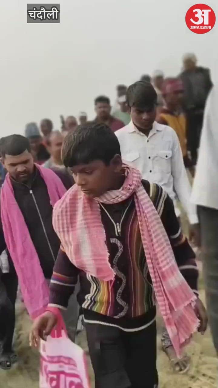 teenage girl fell into Ganges River from Balua bridge boatmen rescued her