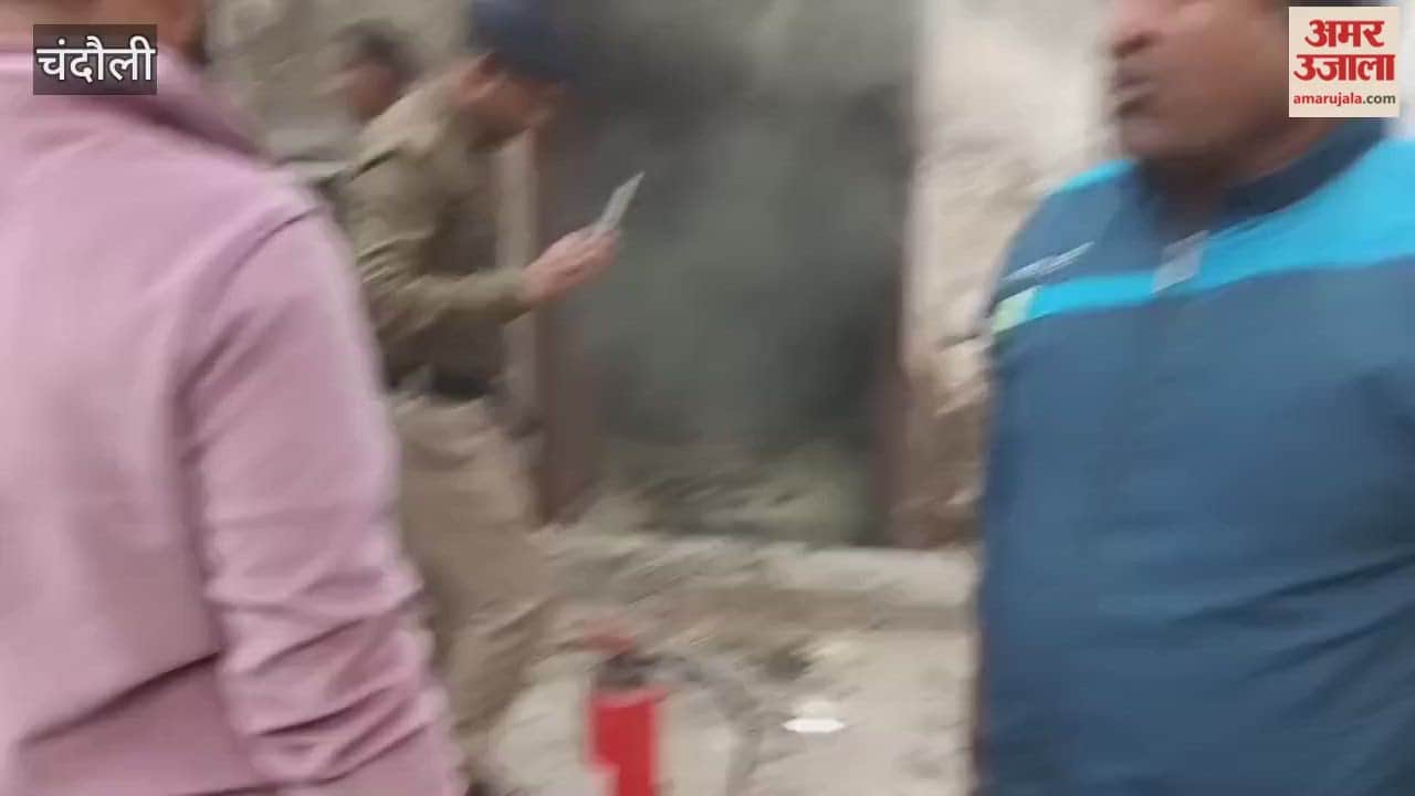 fire broke out in reservation office of Chandauli Majhwar railway station due to short circuit