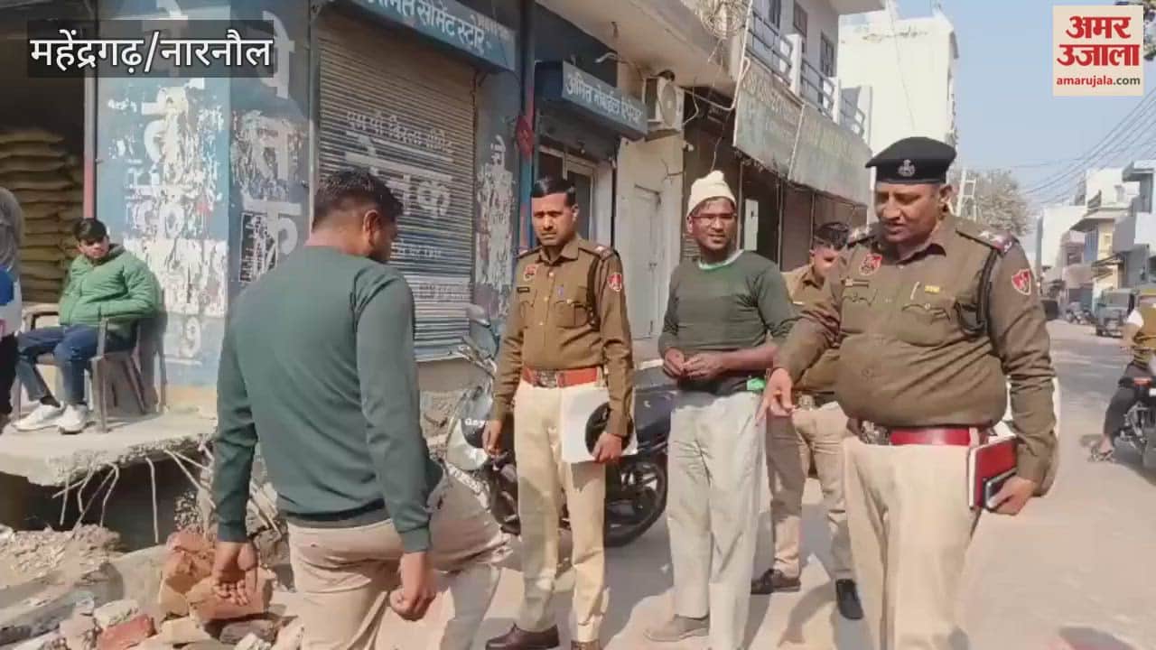 Citizens upset with cleanliness blocked the road