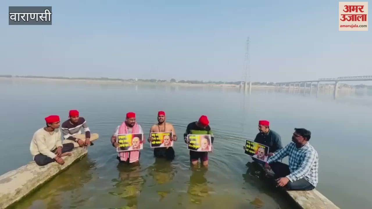 Samajwadi Party members come out in support of Swami Avimukteshwaranand