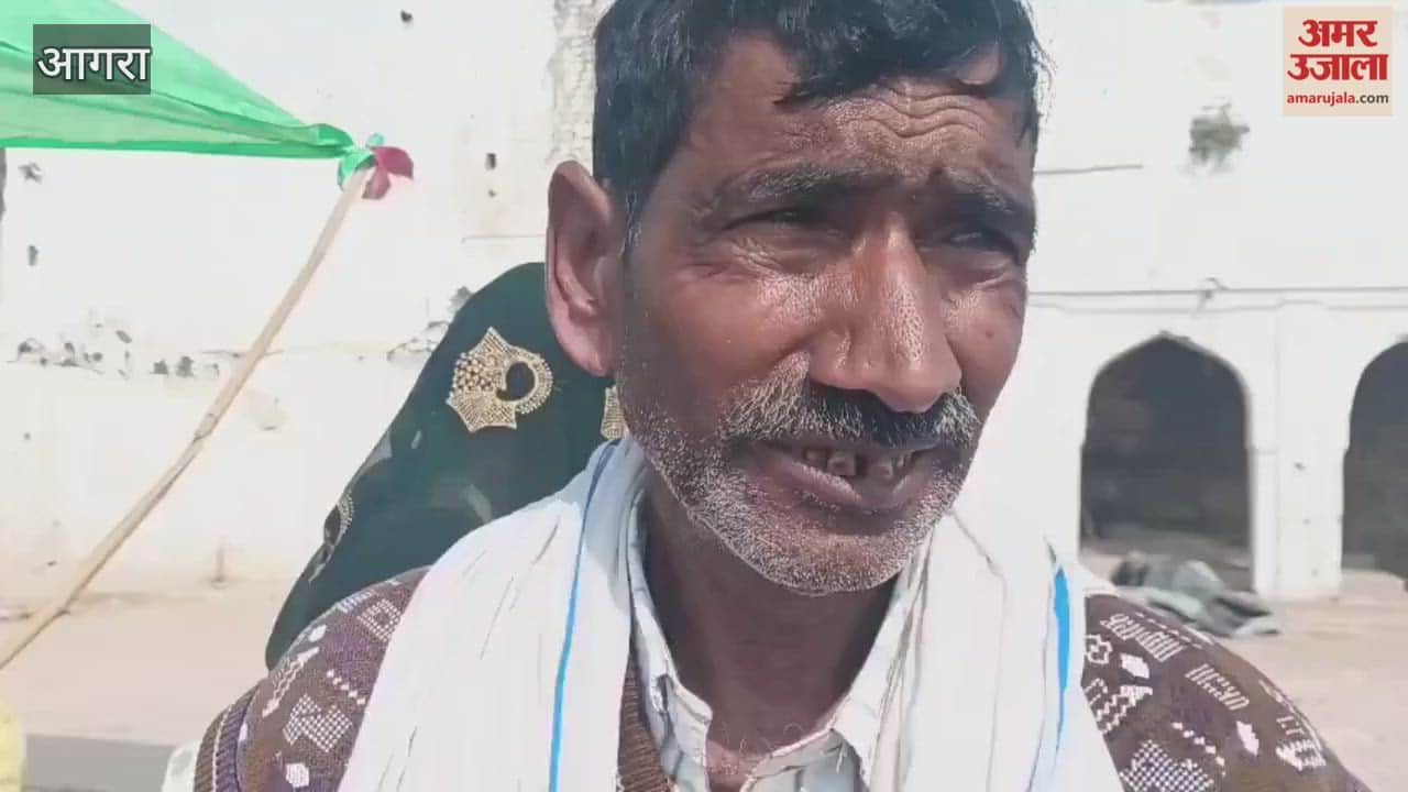 mother jumped into Yamuna River to save her drowning daughter, boatman rescued both of them