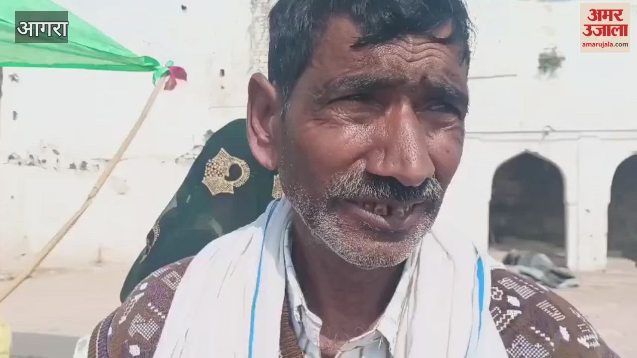 mother jumped into Yamuna River to save her drowning daughter, boatman rescued both of them