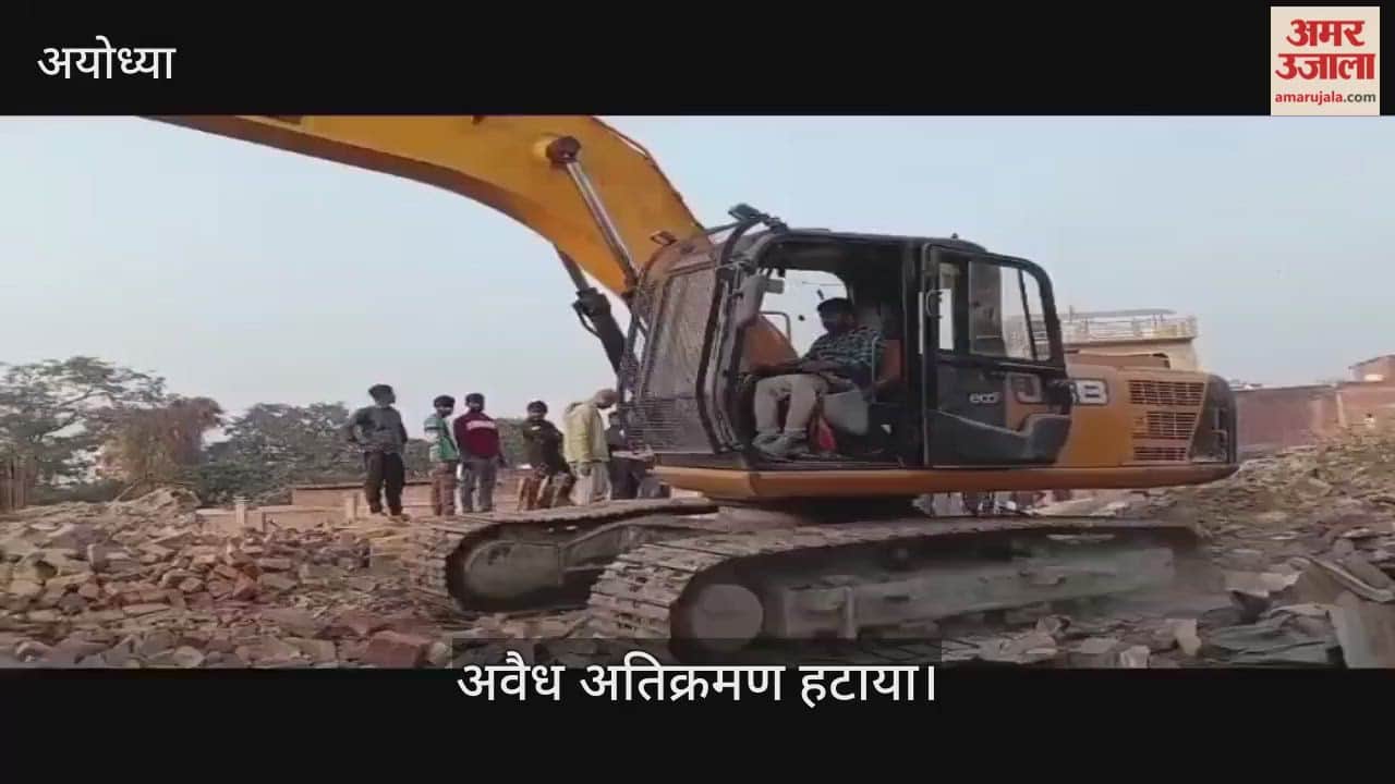 VIDEO:चौक सब्जी मंडी में फिर गरजा बुलडोजर, मल्टीलेवल पार्किंग निर्माण के लिए चिन्हित भूमि पर से अवैध अतिक्रमण हटाया