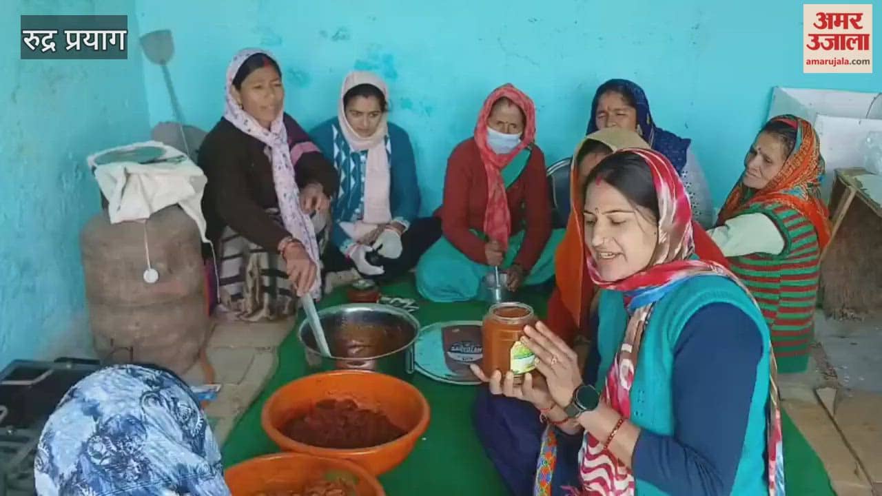 Rudraprayag: Women of Mahad village are learning the method of making various products through fruit processing.