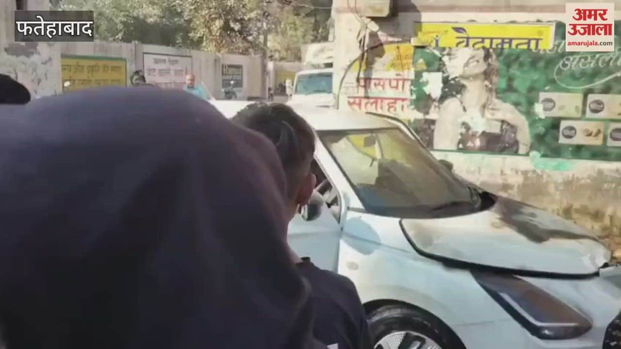 car caught fire in Tohana, Fatehabad, causing damage