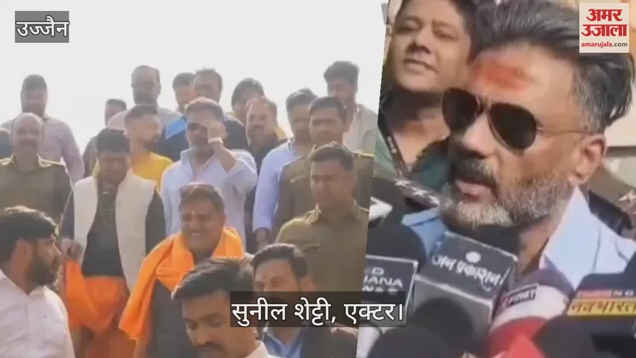 Actor Sunil Shetty visited Mahakal temple, prayed family offered prayers sanctum sanctorum.