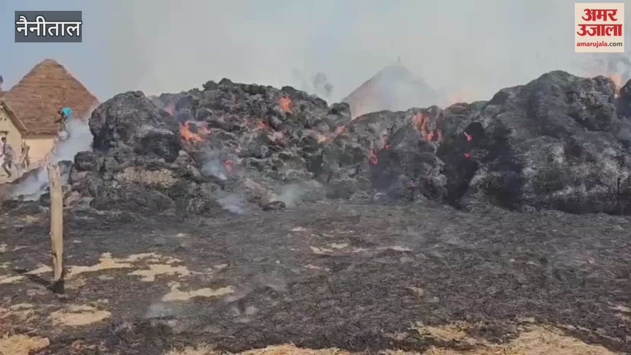 A fire broke out in the straw stacks of the Gujjar settlement in the Dhela range in ramnagar