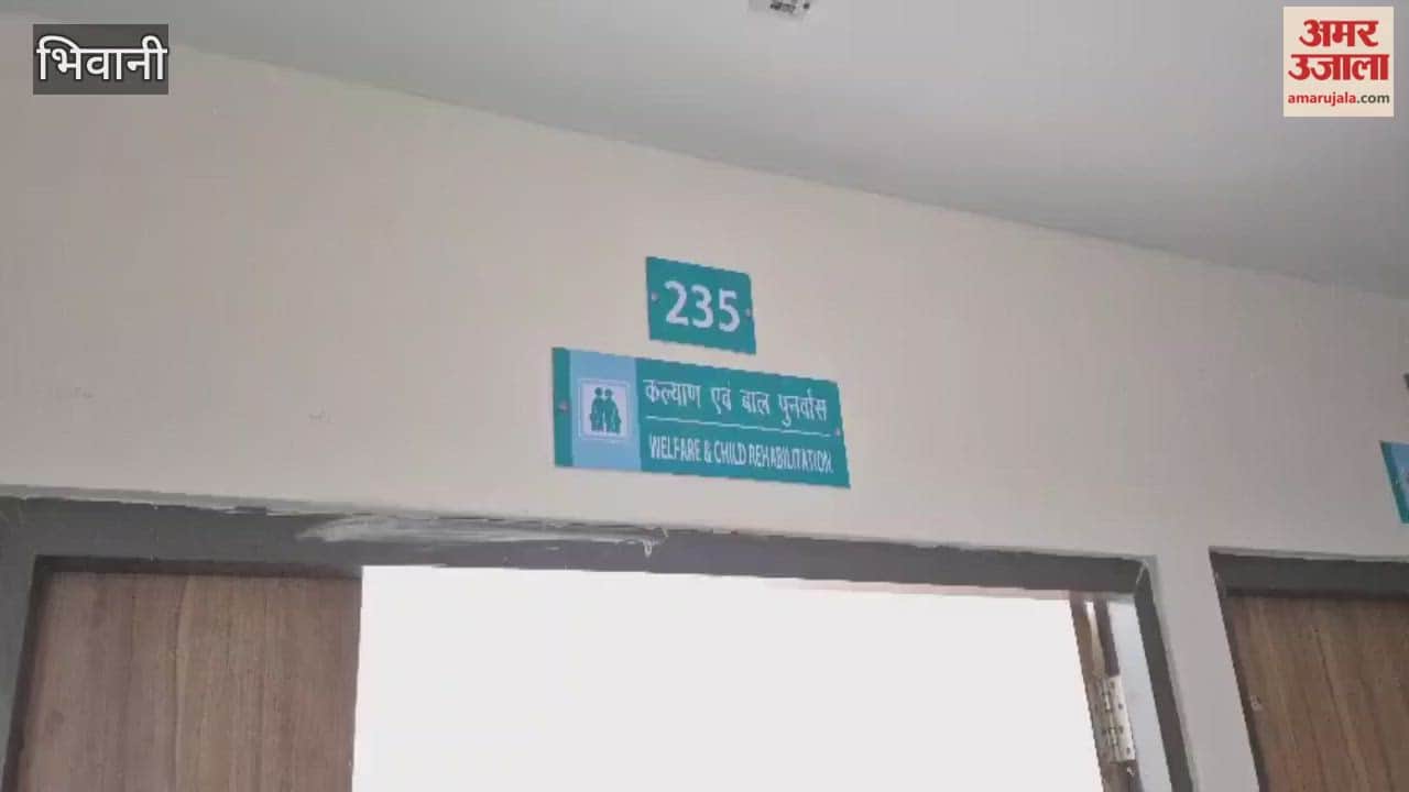 Newborn baby suffering from pneumonia in the district civil hospital