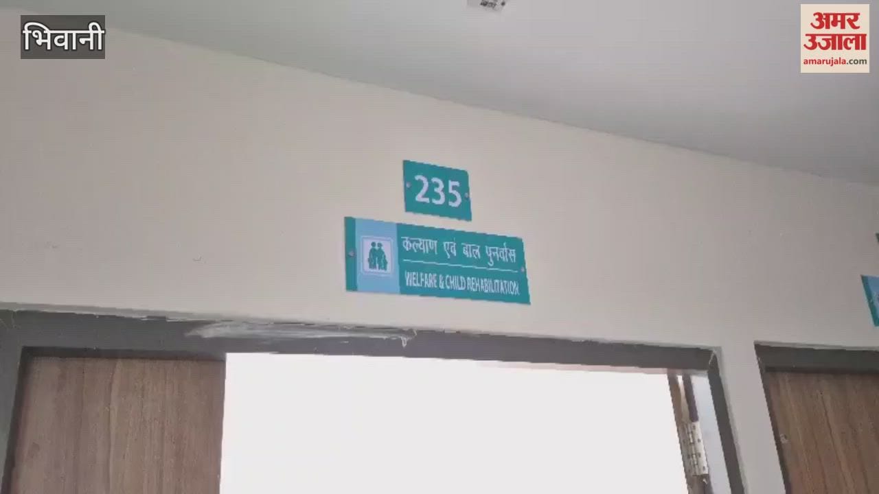 Newborn baby suffering from pneumonia in the district civil hospital