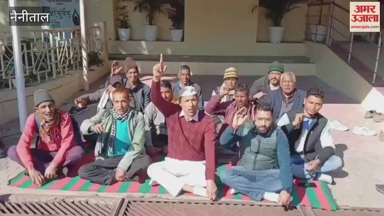 Gang workers protested at the CDO office, demanding an increase in honorarium and full employment