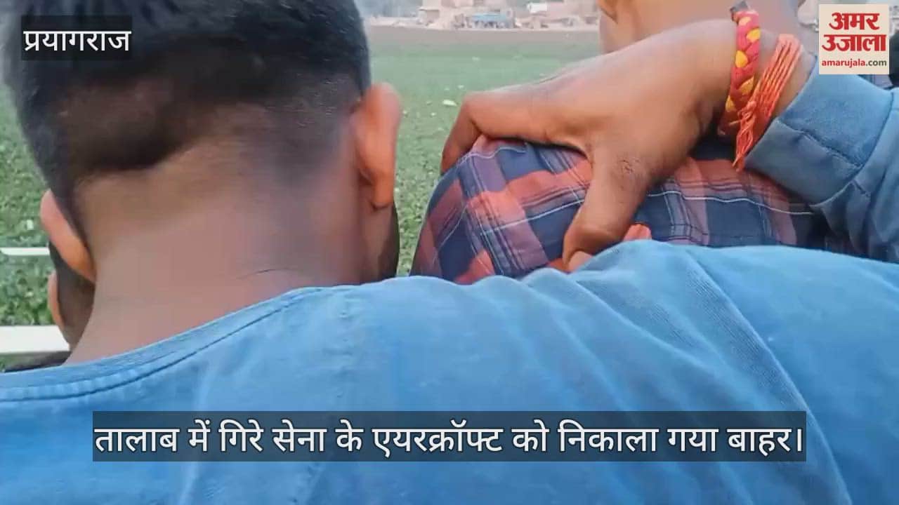 The army plane that crashed into a pond was pulled out after much effort, with local people helping.