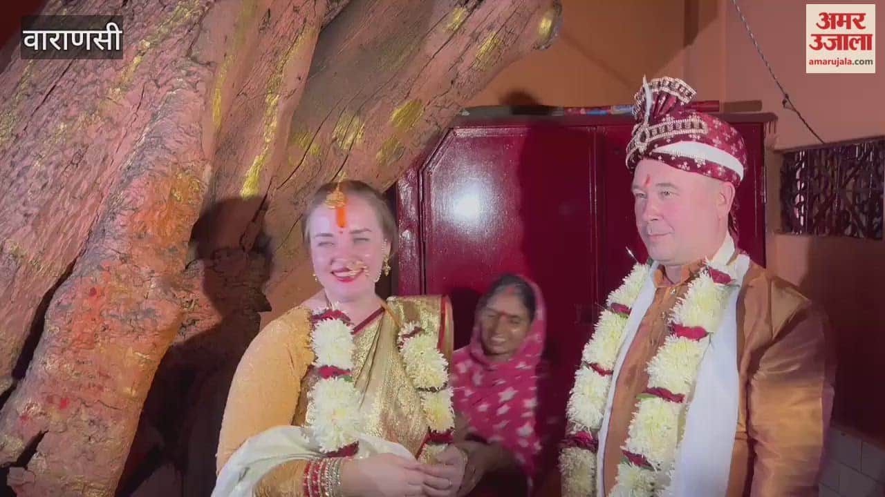 Foreign couple gets married according to Hindu rituals takes seven vows