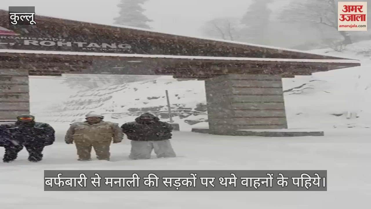 Snowfall brings traffic to a standstill on the roads of Manali.