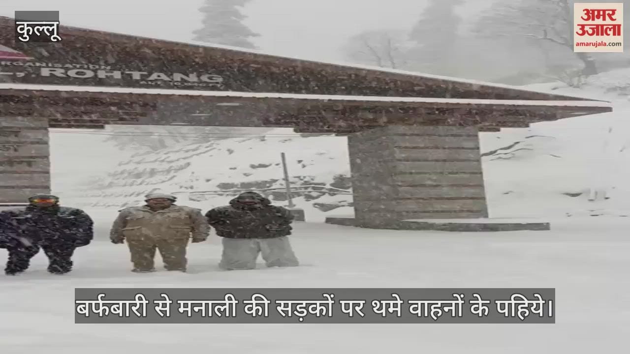Snowfall brings traffic to a standstill on the roads of Manali.