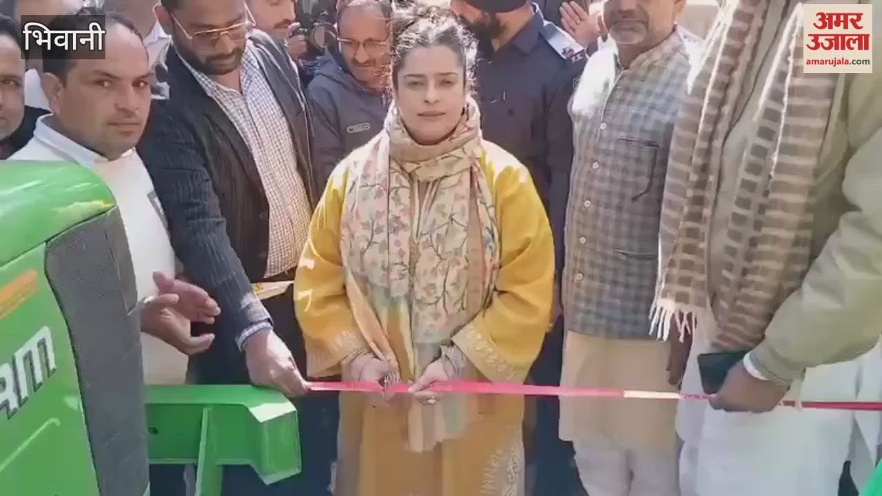 In Bhiwani, Minister Shruti Choudhary herself drove a tractor, with her supporters sitting alongside her.