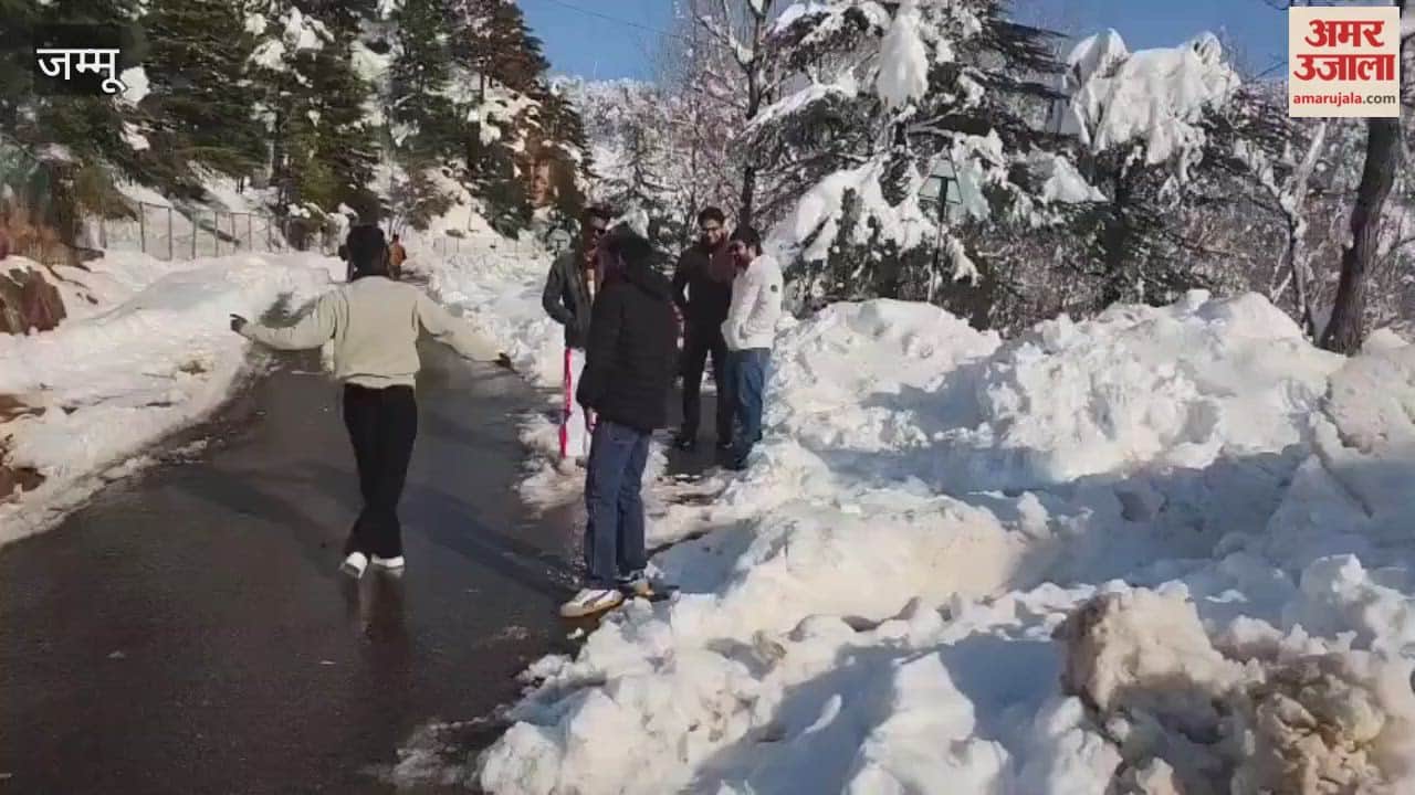 The snowy scenery of Patnitop and the fun enjoyed by tourists created a special atmosphere.