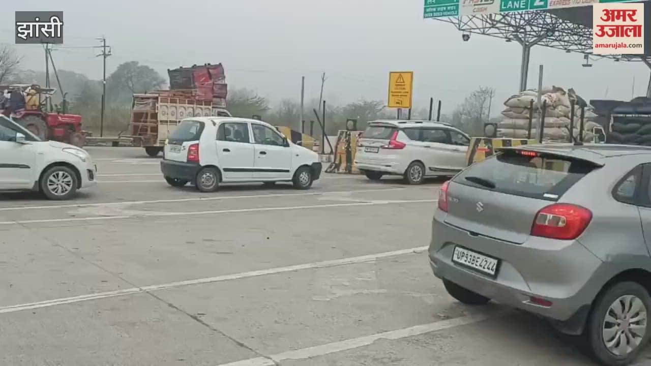 Jhansi: Vehicles queue up at Luhari toll plaza