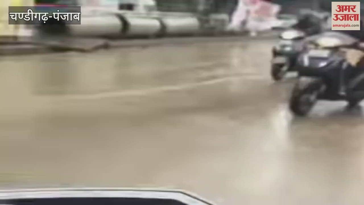 Mud spread across the GT Road in Phagwara