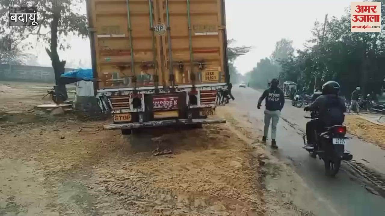 truck driver killed and a tractor driver injured in accident on highway in Budaun