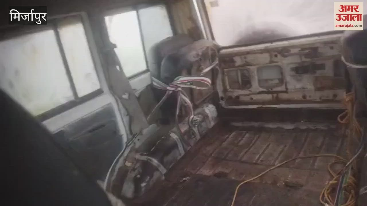 Bolero SUV used by cattle smugglers collided with pickup truck loaded with hay in mirzapur