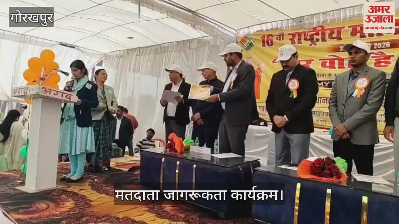 DM honored Lekhpal, BLO, for their excellent work in SIR works