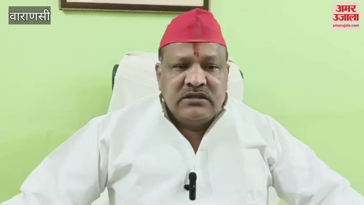 police pushed a Samajwadi Party leader inside his house in Varanasi
