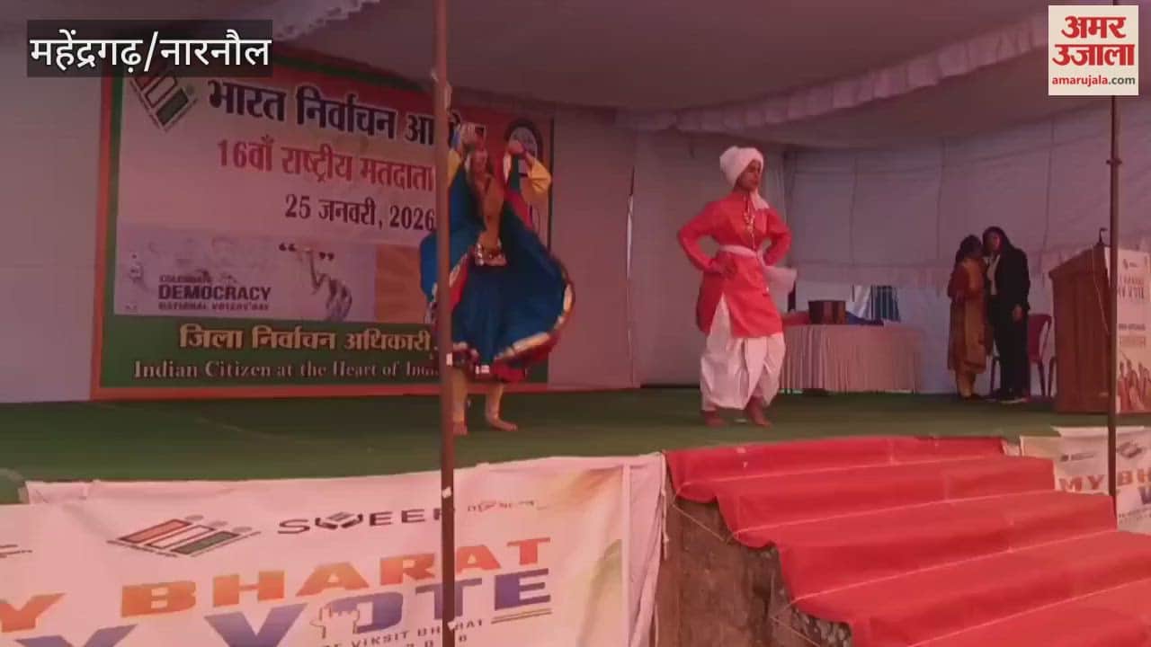In Narnaul, female students presented cultural programs and plays to raise awareness about voting.