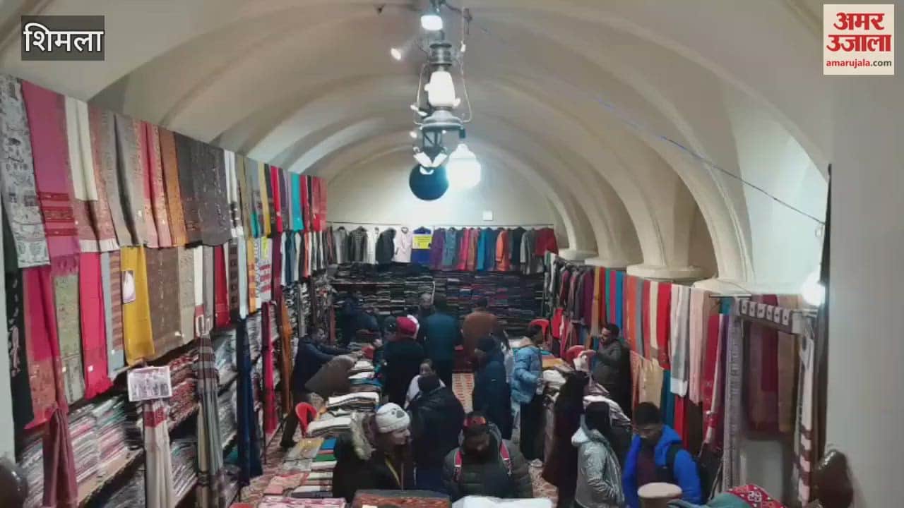 Shimla A large crowd gathered at the Gaiety Theatre to see the warm clothing from Kullu-Manali